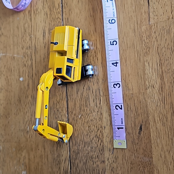 John Deere Excavator by Ertl - Picture 9 of 9